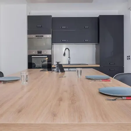 Apartment Lovely Close To A Big Shopping Mall