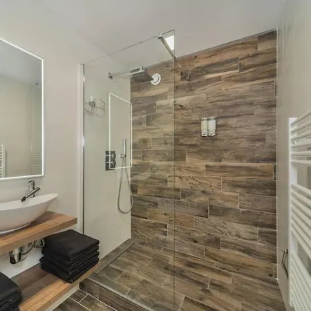Apartment Lovely Close To A Big Shopping Mall *