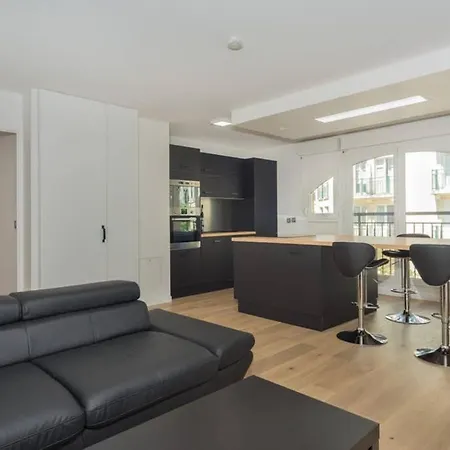 Apartment Lovely Close To A Big Shopping Mall *