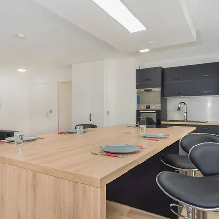Apartment Lovely Close To A Big Shopping Mall *