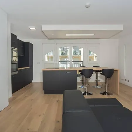 Lovely Close To A Big Shopping Mall Apartament